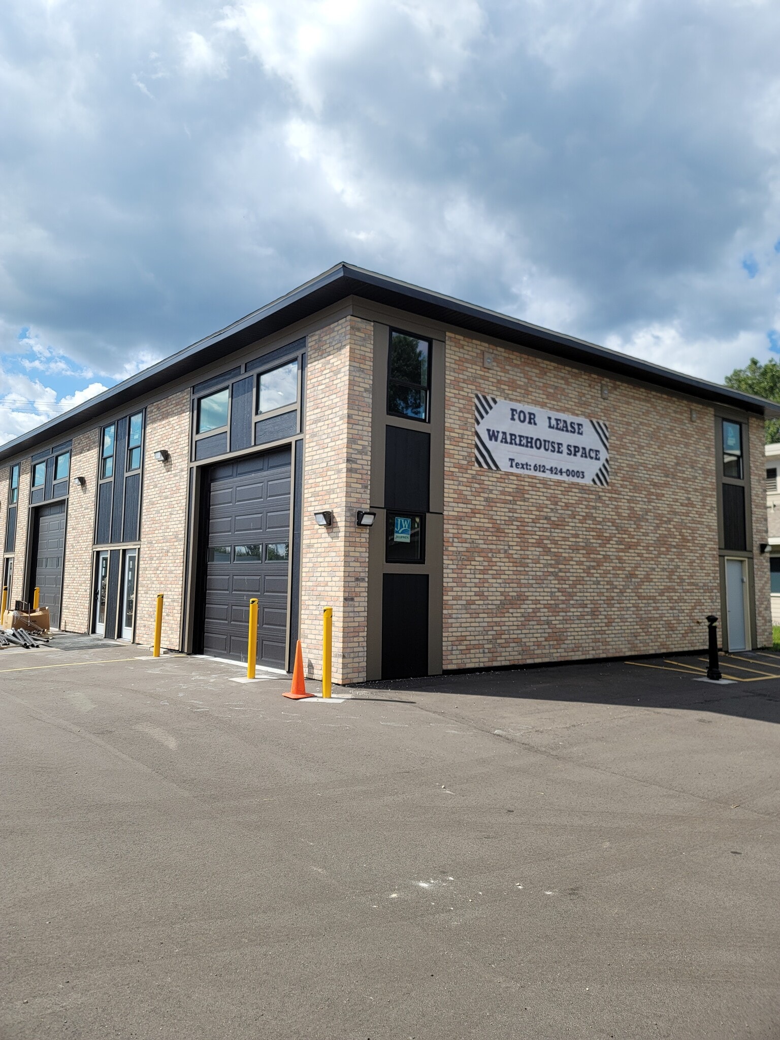 7362 NE University Ave W, Minneapolis, MN for lease Building Photo- Image 1 of 22