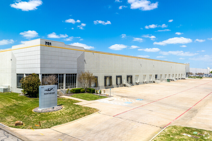 751 Eight Twenty Blvd, Fort Worth, TX for lease - Building Photo - Image 2 of 18