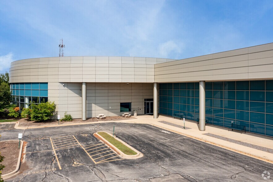 2800 Lakeside Dr, Bannockburn, IL for sale - Building Photo - Image 1 of 1