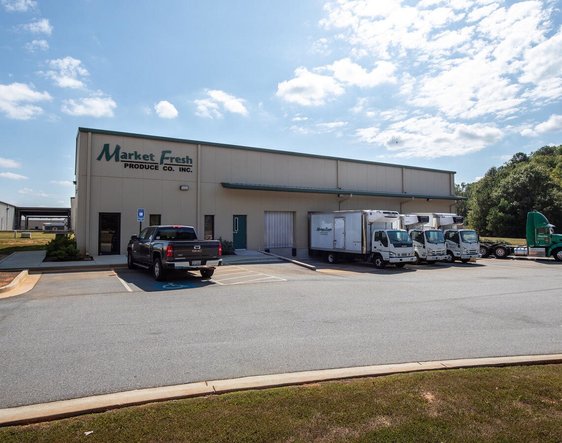 1918 Statham Dr, Statham, GA 30666