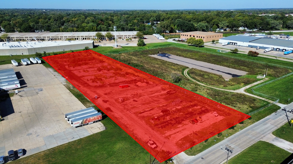 1680 E 17th St, Des Moines, IA for sale - Primary Photo - Image 1 of 4