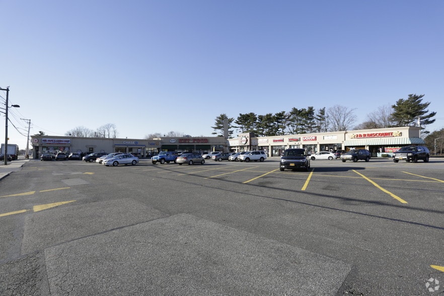 673709 N Newbridge Rd, Levittown, NY 11756