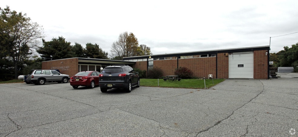 112 Phil Hardin Rd, Newton, NJ for sale - Primary Photo - Image 1 of 1