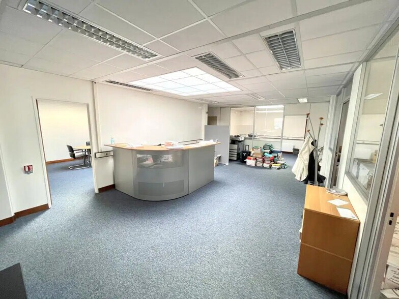 Office in Saint-Germain-en-Laye for sale - Interior Photo - Image 3 of 6