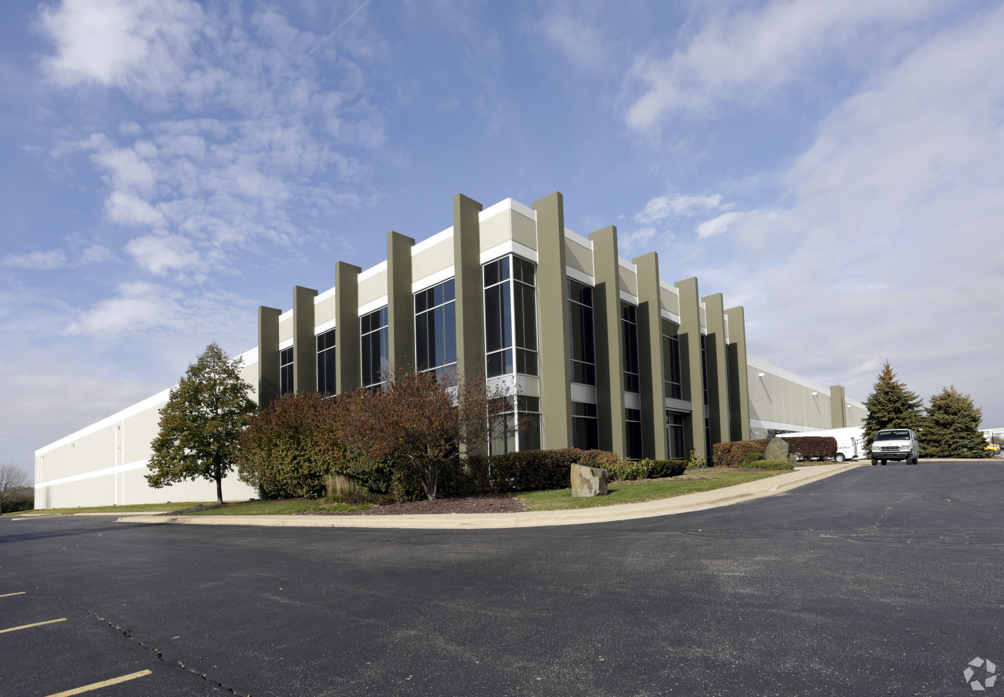 1695-1701 Crossroads Dr, Joliet, IL for sale Primary Photo- Image 1 of 1