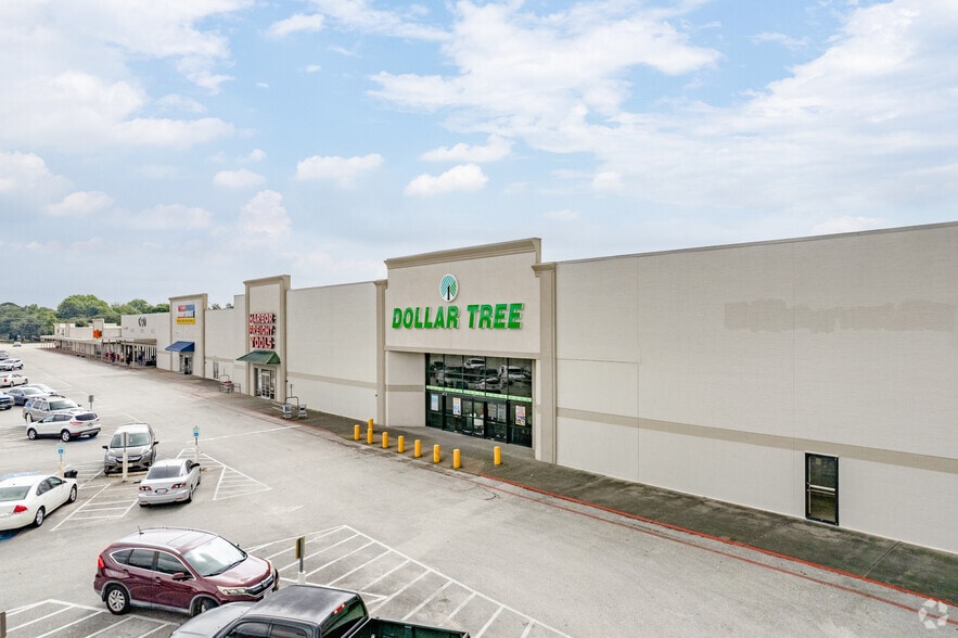 6870 Spencer Hwy, Pasadena, TX for lease - Primary Photo - Image 1 of 7