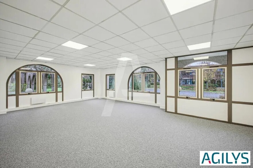Office in Orsay for lease - Interior Photo - Image 3 of 12