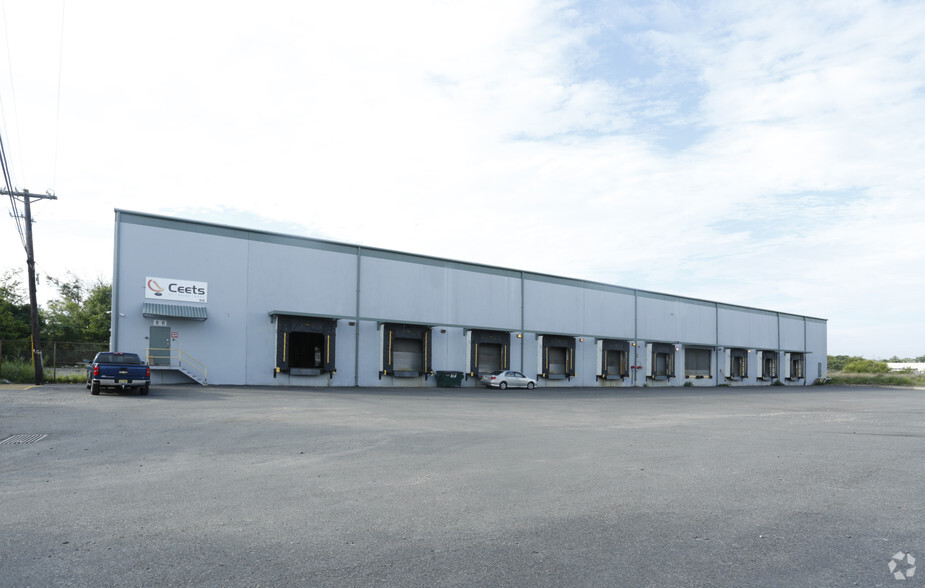 5C Terminal Way, Avenel, NJ for lease - Building Photo - Image 1 of 3