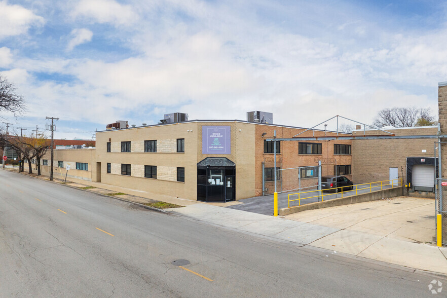 1657 N Kostner Ave, Chicago, IL for lease - Building Photo - Image 2 of 32