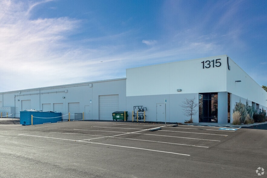 1315 Greg St, Sparks, NV for lease - Building Photo - Image 1 of 26