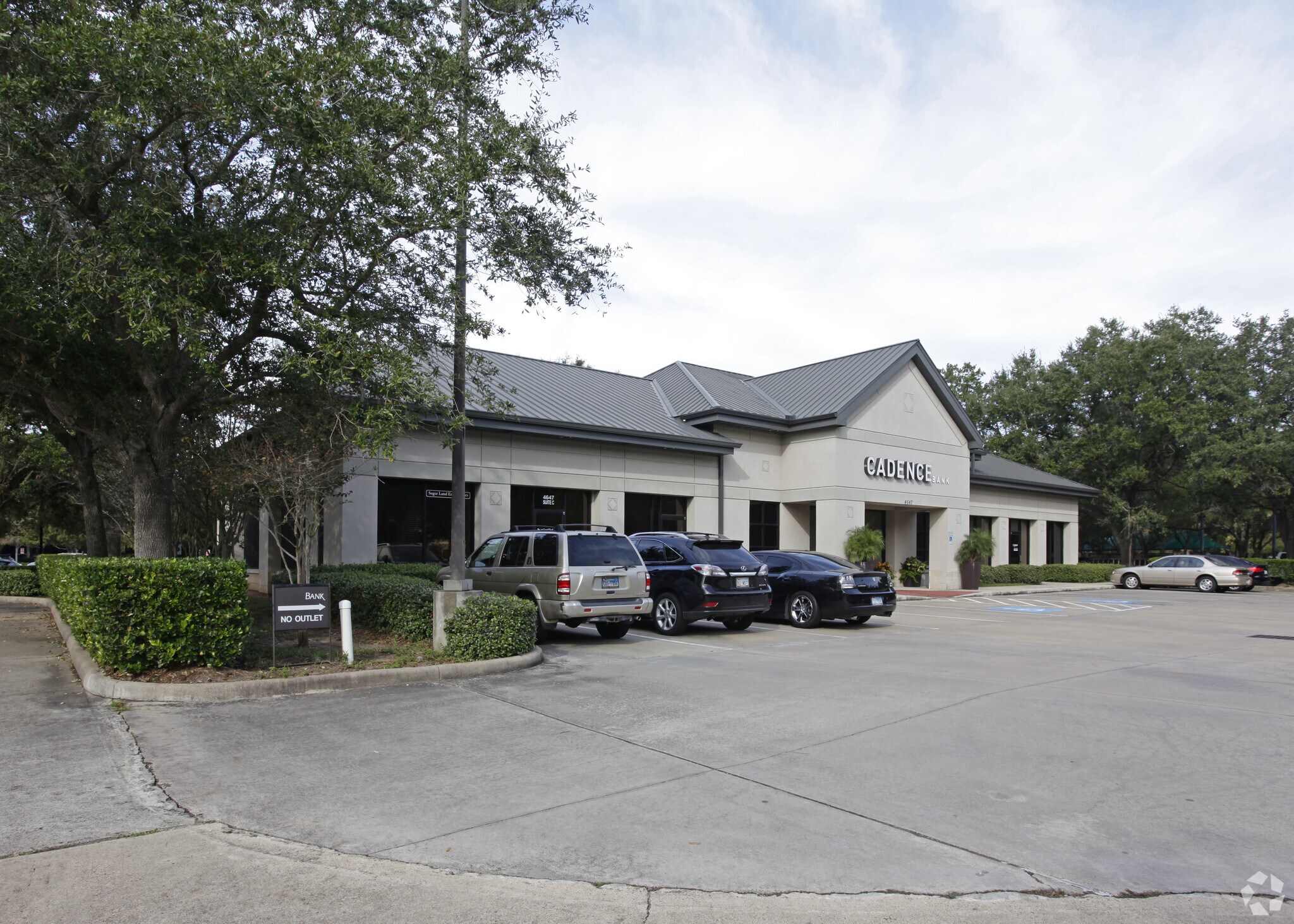 4647 Sweetwater Blvd, Sugar Land, TX for lease Primary Photo- Image 1 of 3