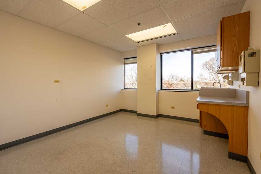 1111 Superior St, Melrose Park, IL for lease - Interior Photo - Image 3 of 13