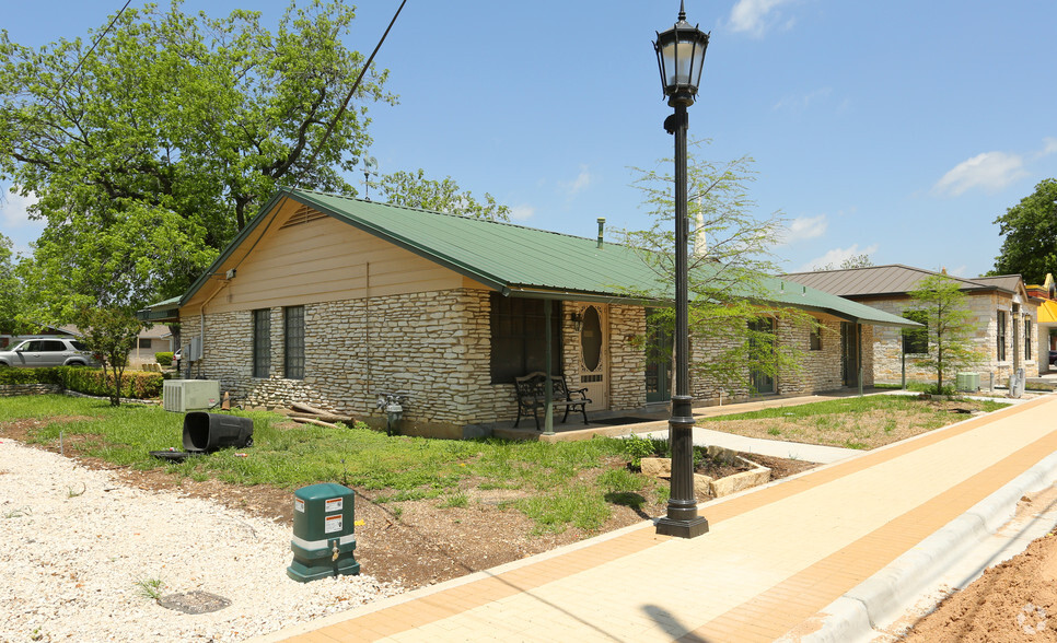 405 Round Rock Ave, Round Rock, TX for sale - Building Photo - Image 2 of 3