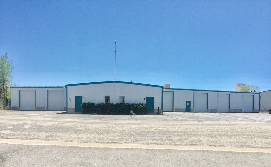 3-Property Industrial Portfolio portfolio of 3 properties for sale on LoopNet.com - Primary Photo - Image 1 of 12