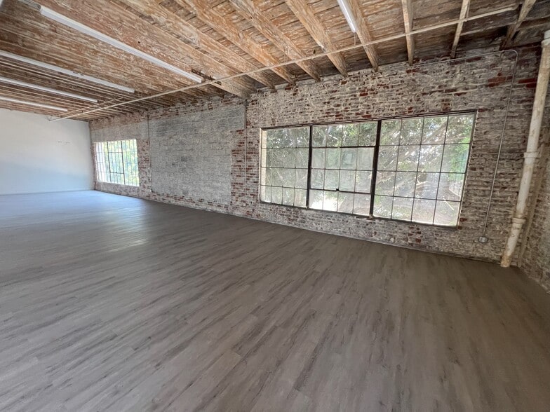 1801 S Hill St, Los Angeles, CA for lease - Building Photo - Image 2 of 18