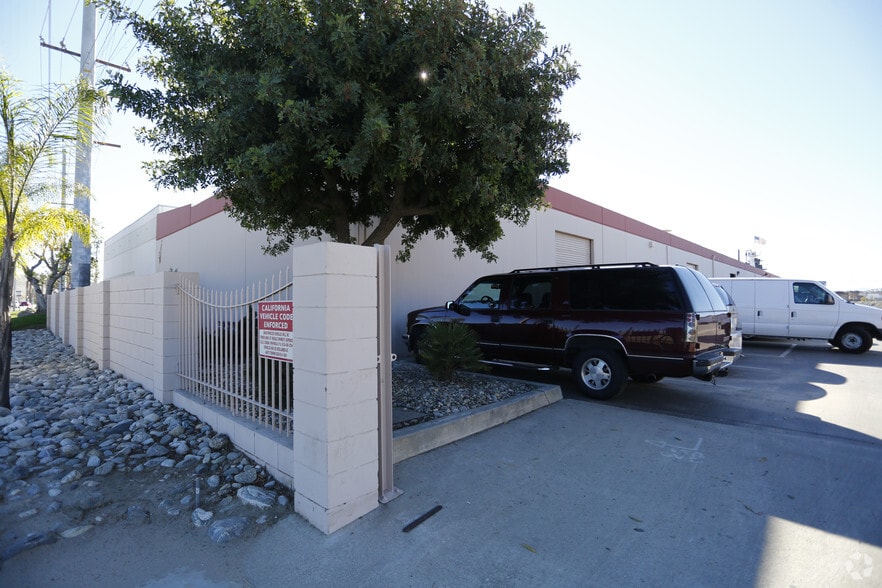 1412-1422 Arrow Hwy, Irwindale, CA for lease - Building Photo - Image 3 of 7