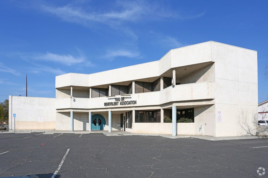 2110A2110B L St, Bakersfield, CA 93301