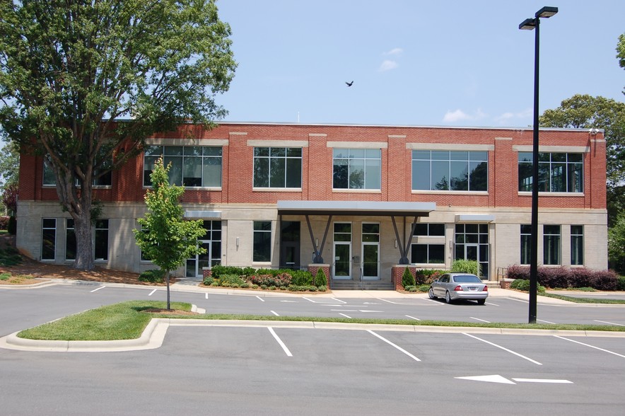 2459 Wilkinson Blvd, Charlotte, NC for lease - Building Photo - Image 2 of 7