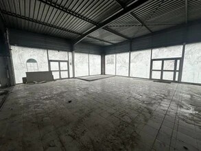 Flex in Domont for lease Interior Photo- Image 2 of 5