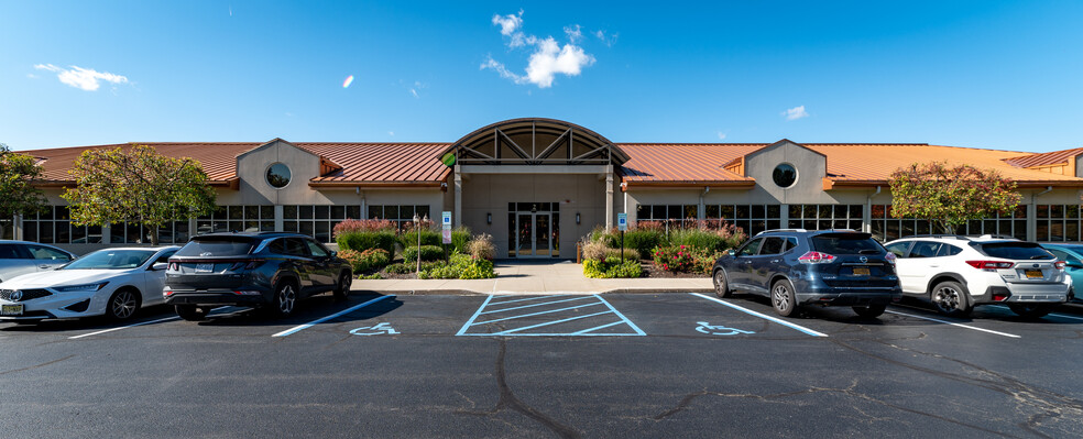 2 Medical Park Dr, West Nyack, NY for lease - Building Photo - Image 3 of 29