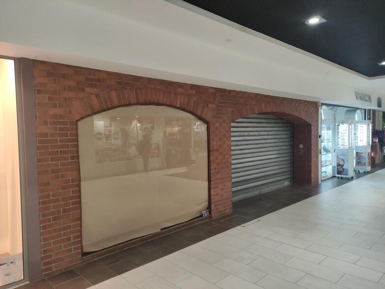 Retail in Rennes for lease - Building Photo - Image 3 of 3