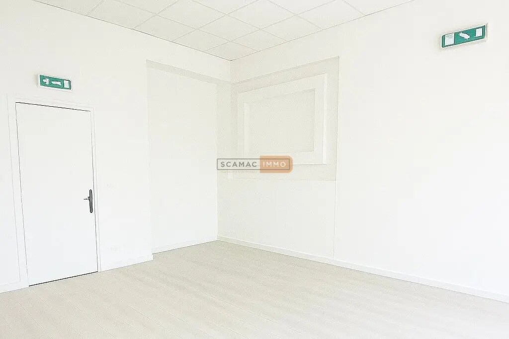 Flex in Puget-sur-Argens for lease Interior Photo- Image 1 of 5
