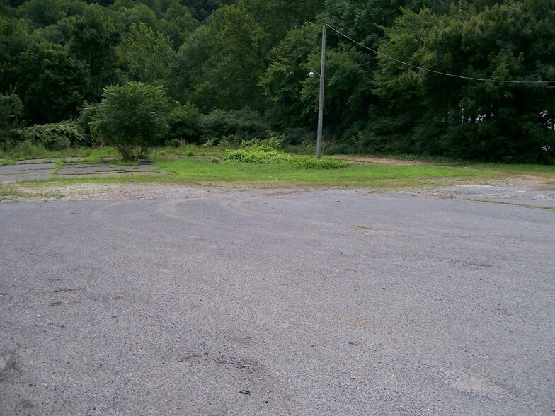 1156 2nd Ave, West Logan, WV for sale - Primary Photo - Image 1 of 1