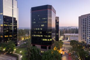 Warner Center Tower 5 - Convenience Store