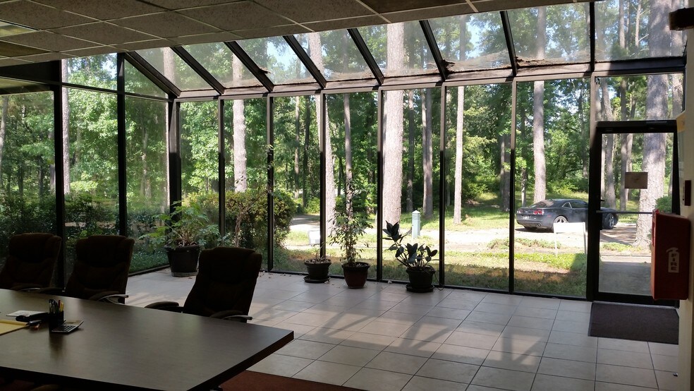 5111 N Frazier St, Conroe, TX for sale - Building Photo - Image 1 of 1