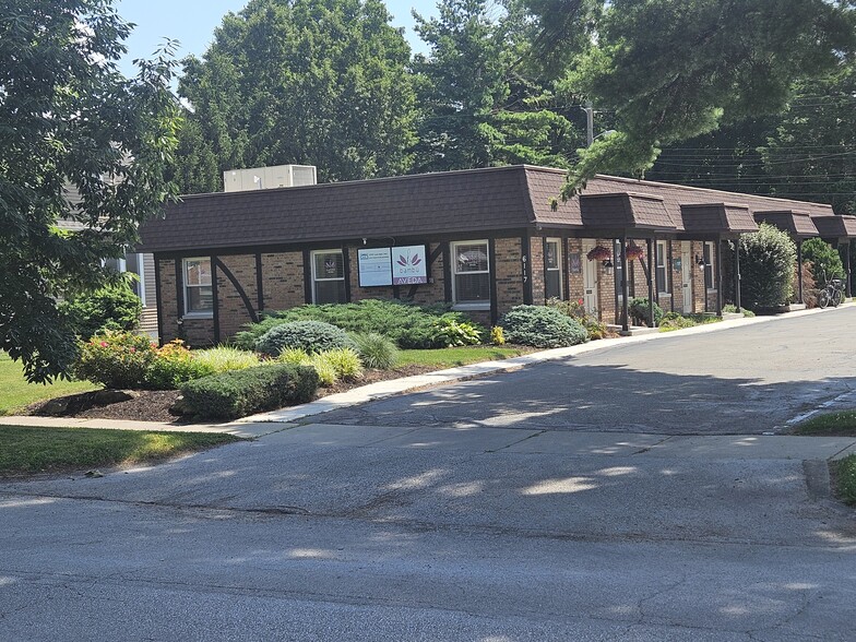 6117 N College Ave, Indianapolis, IN for lease - Building Photo - Image 1 of 14