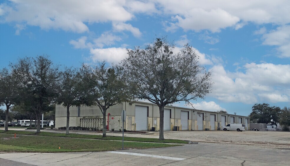 2800-2848 S Mellonville Ave, Sanford, FL for lease - Building Photo - Image 1 of 2