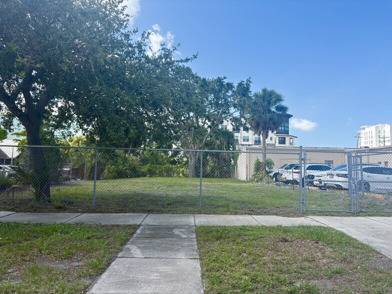 1420 5th St, Sarasota, FL for sale - Building Photo - Image 3 of 9
