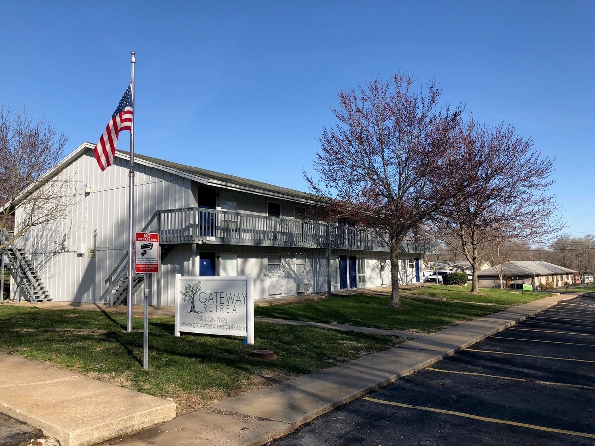 15400 Bellaire Ave, Grandview, MO 64030