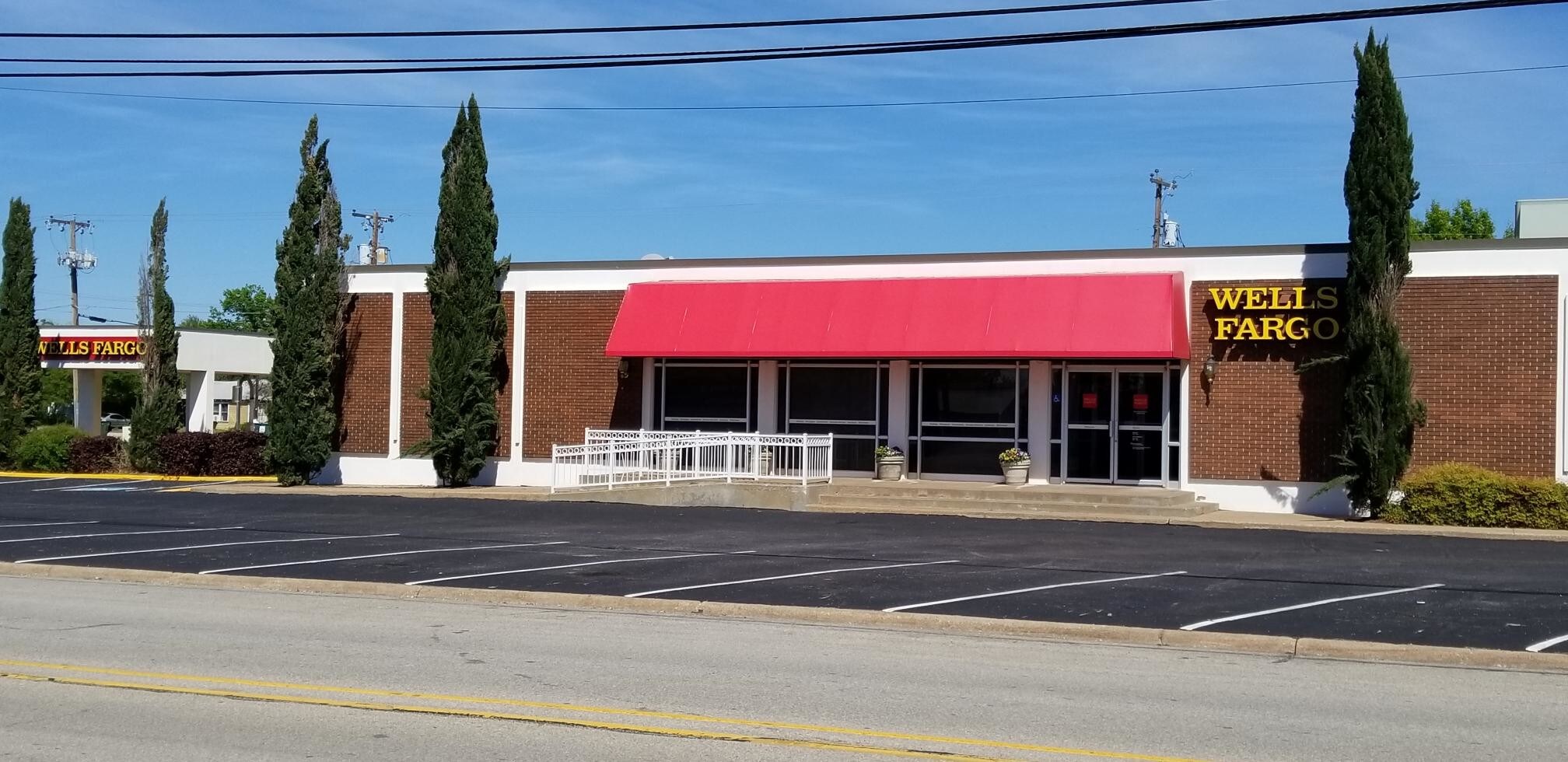 210 N Bridge St, Henrietta, TX for sale Primary Photo- Image 1 of 1