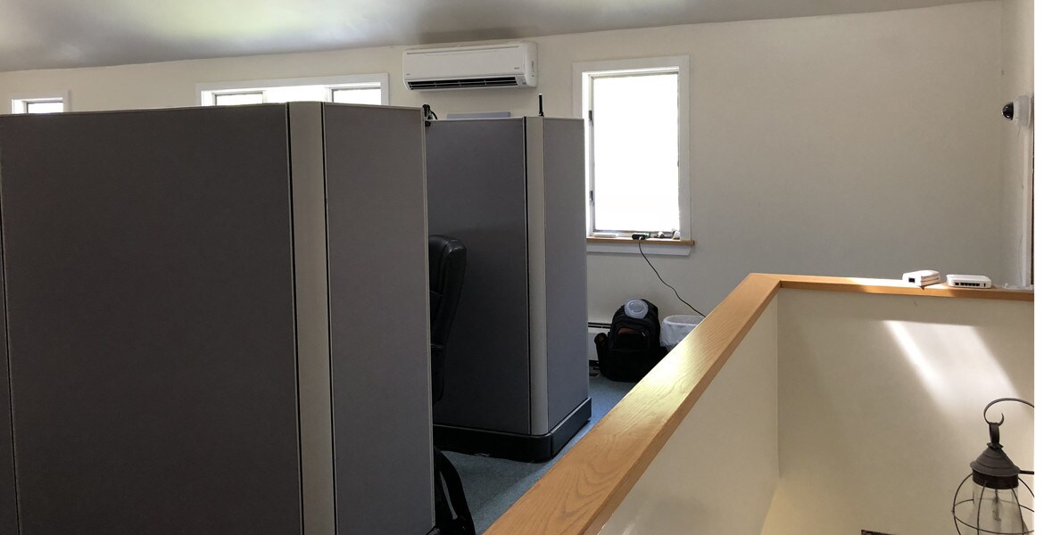 152 Breeds Hill Rd, Hyannis, MA 02601