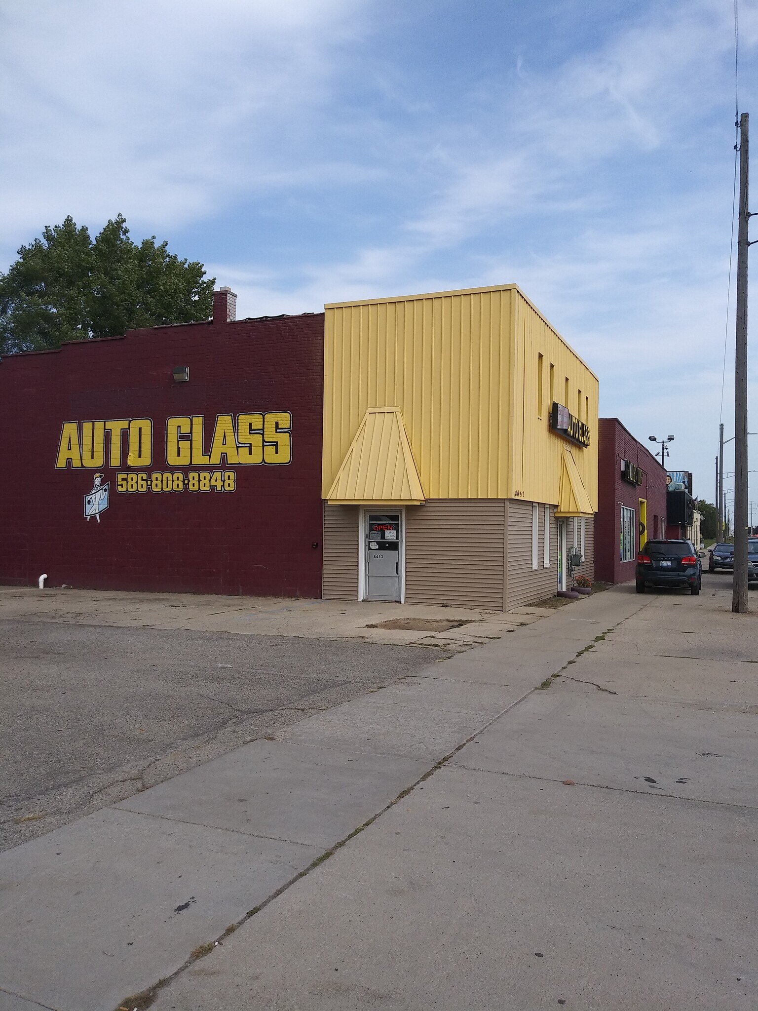 8453 E 8 Mile Rd, Warren, MI for sale Building Photo- Image 1 of 1