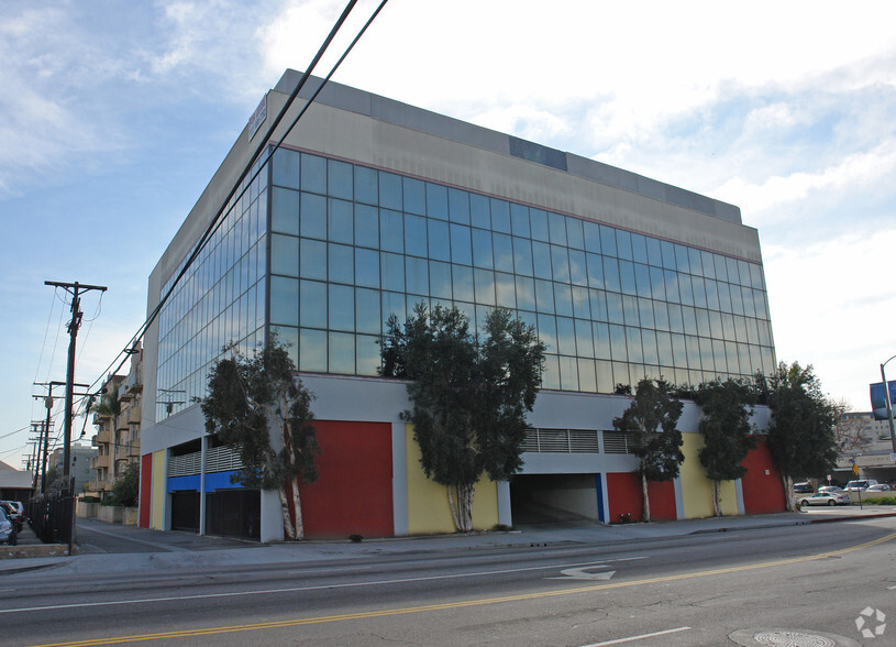 5724 W 3rd St, Los Angeles, CA for lease - Building Photo - Image 2 of 4