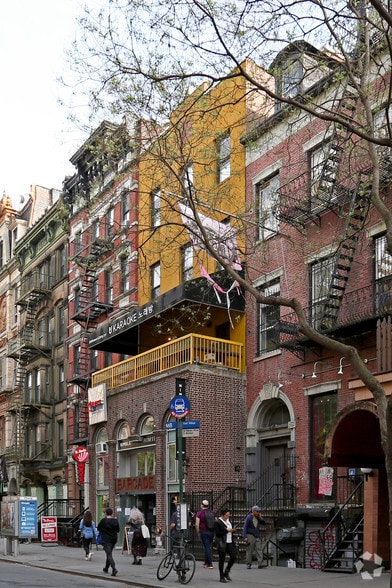 6 Saint Marks Pl, New York, NY for lease - Building Photo - Image 3 of 38