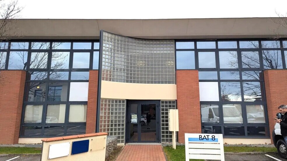 Office in Toulouse for lease - Building Photo - Image 1 of 14