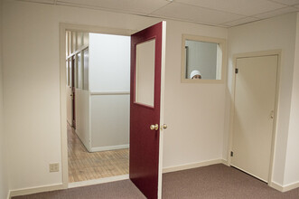 1020 Cedar Ave, St Charles, IL for lease Interior Photo- Image 1 of 4