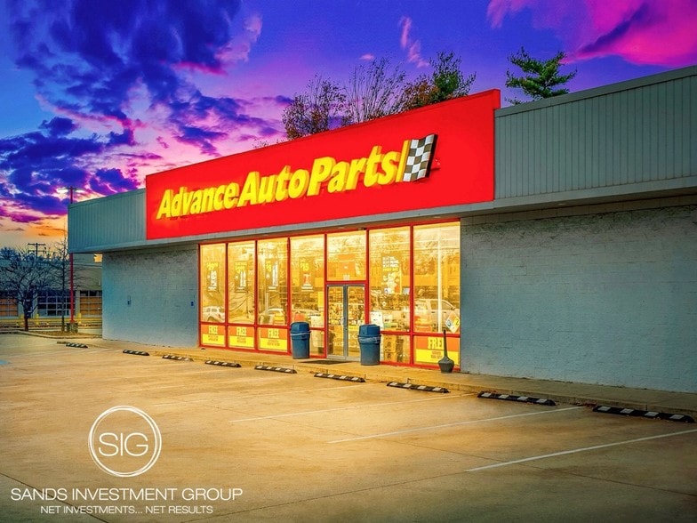 100 N Thompson St, Springdale, AR for lease - Building Photo - Image 2 of 11