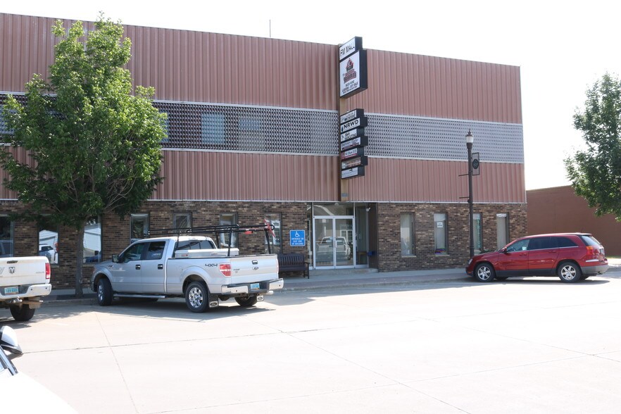 817 3rd St, Langdon, ND 58249