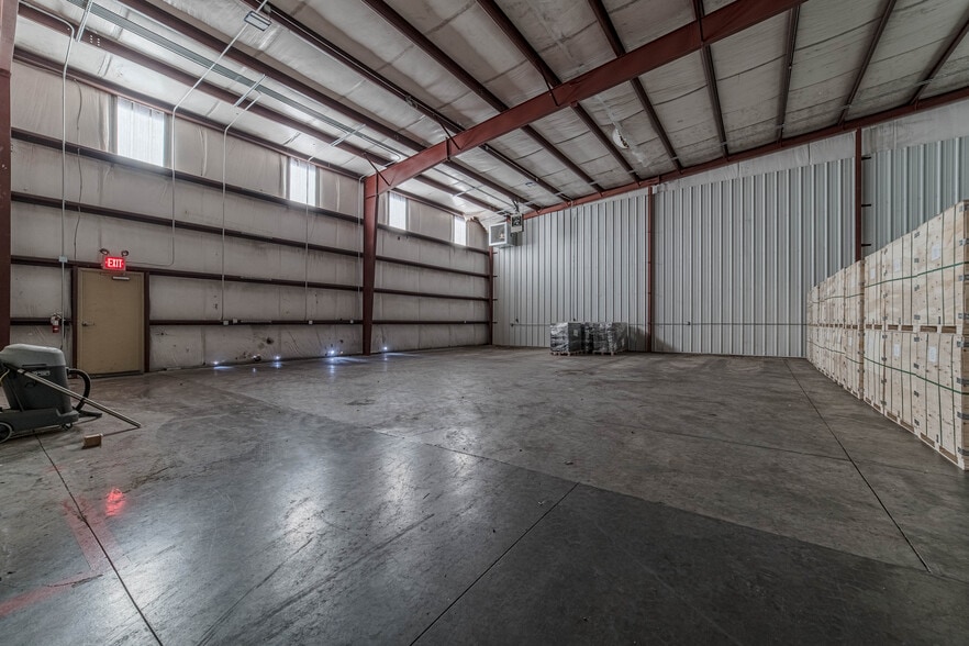 Bluff Road & Horse Pen Bay Court portfolio of 3 properties for sale on LoopNet.com - Interior Photo - Image 3 of 99