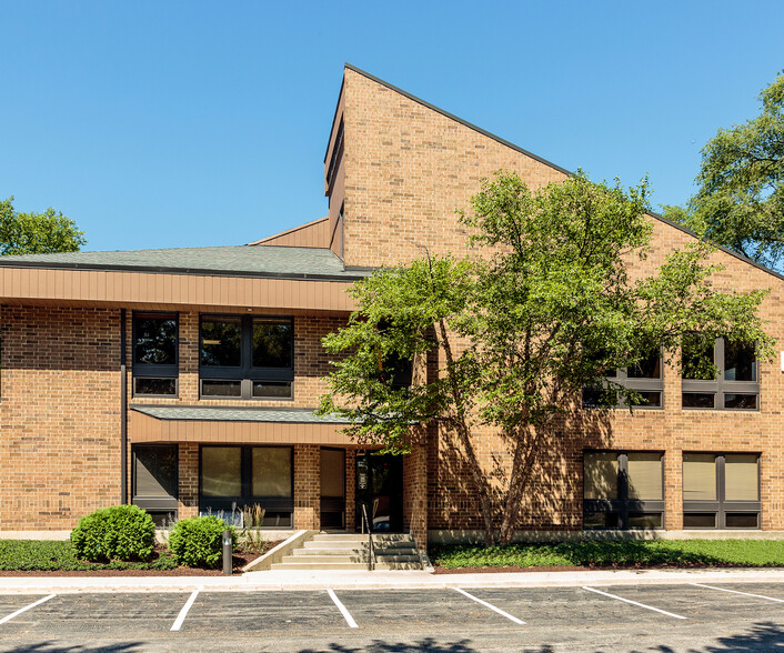 2100 Manchester Rd, Wheaton, IL for lease - Building Photo - Image 1 of 6