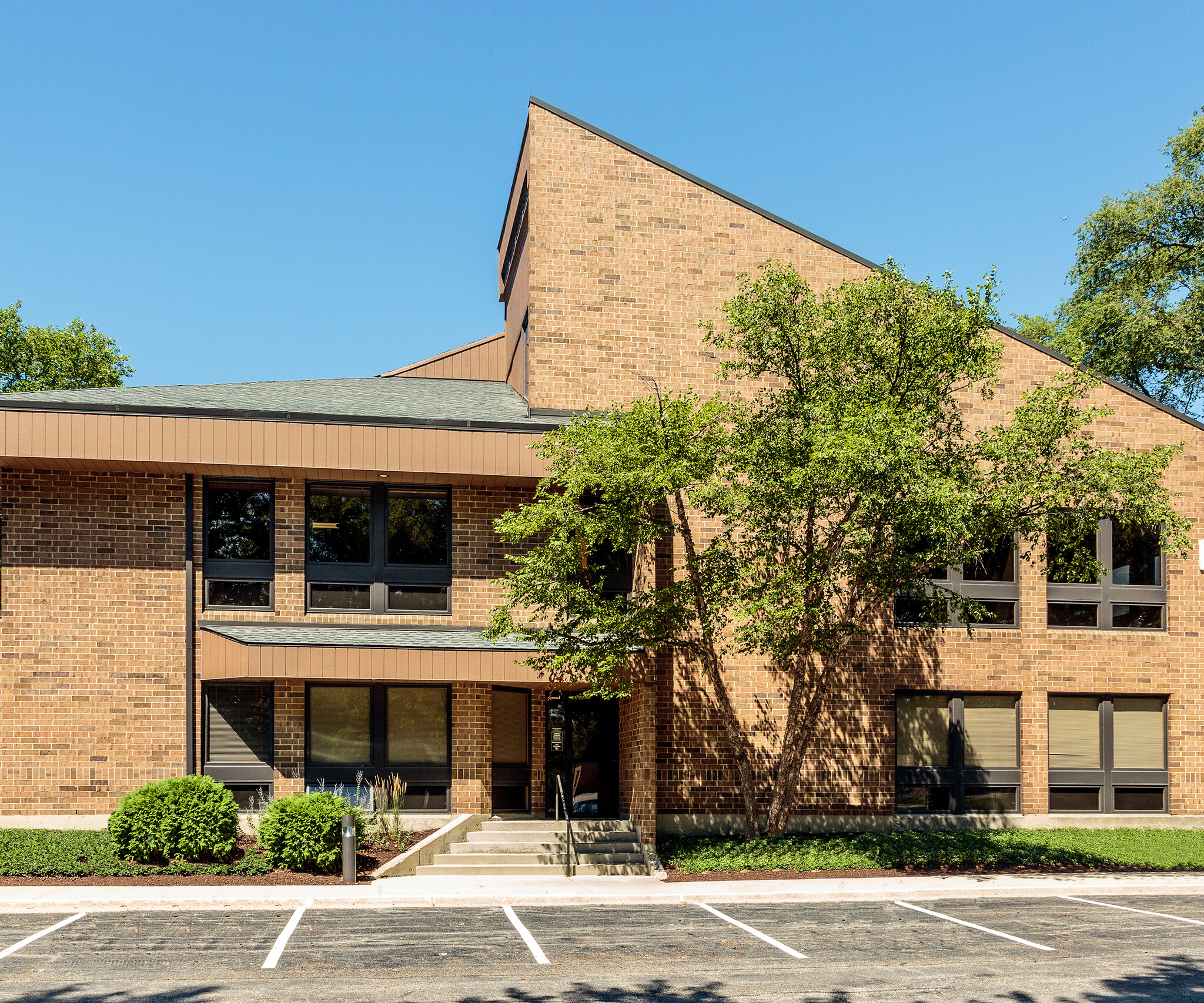 2100 Manchester Rd, Wheaton, IL for lease Building Photo- Image 1 of 7