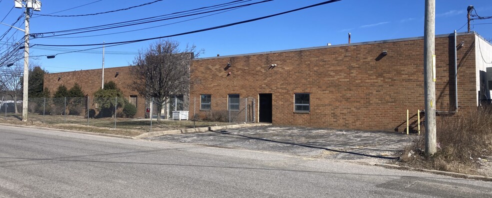 117-119 Lamar St, West Babylon, NY for sale - Building Photo - Image 1 of 1