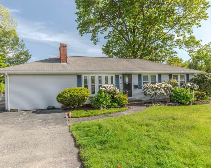 230 Airport Rd, Warwick, RI for sale - Primary Photo - Image 1 of 13