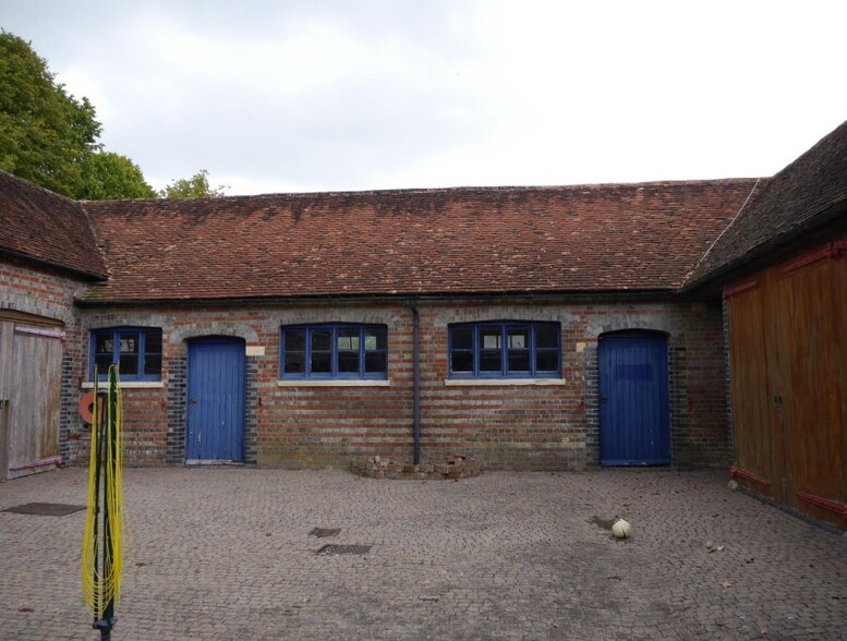 Horsham Rd, Cranleigh for sale - Primary Photo - Image 1 of 1