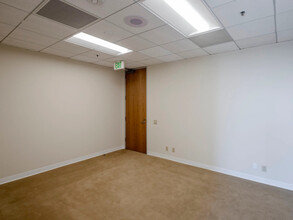 500 Newport Center Dr, Newport Beach, CA for lease Interior Photo- Image 2 of 6