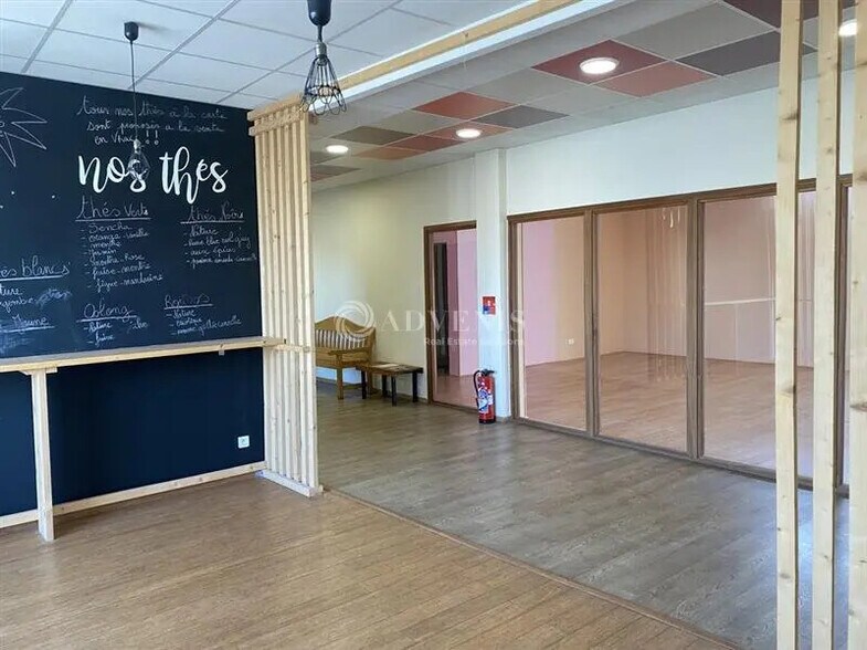 Office in Bourg-en-Bresse for lease - Interior Photo - Image 2 of 9